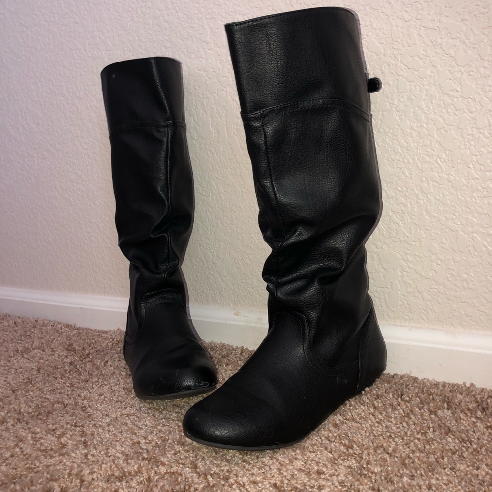 BOOTS - Picture 3 of 8